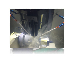 日本(ben)東光兄弟緊湊(cou)型加工中心工(gong)作中