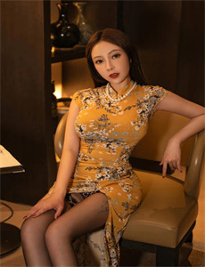 清纯漂亮小美女准备啪啪/女人张开腿让男人桶爽的