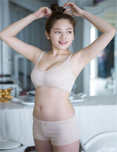 《丰腴美妇疯狂迎合》